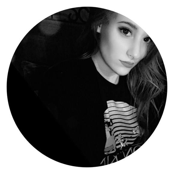 Meet your Posher, Hannah - Picture 1 of 1